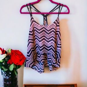 📦 Pretty Peach And Black Zigzag Top Size L